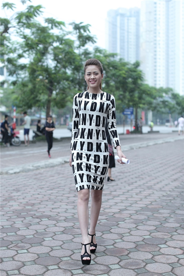 
Trần Thị Quý - một người mẫu tự do nhưng chưa có nhiều kinh nghiệm trong việc chụp ảnh thời trang.