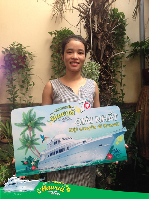 
Chị Nguyễn Thị Kim Hoa, chủ nhân của giải nhất trong chương trình khuyến mãi “Lướt du thuyền ở Hawaii – Trúng giải mỗi ngày của nhãn hàng 7Up.