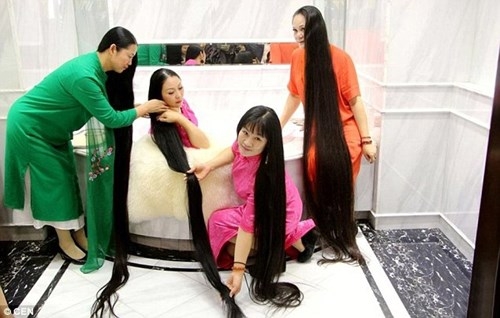 
Nuôi tóc dài là một truyền thống cổ xưa của một số dân tộc thiểu số ở Trung Quốc, bao gồm phụ nữ dân tộc Dao.