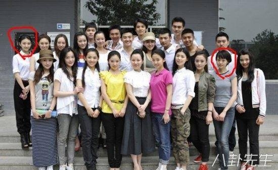 
Ít ai biết được việc Cảnh Điềm và Trịnh Sảng là bạn chung lớp cho đến khi bức ảnh chụp tốt nghiệp có mặt của 2 người được hé lộ.