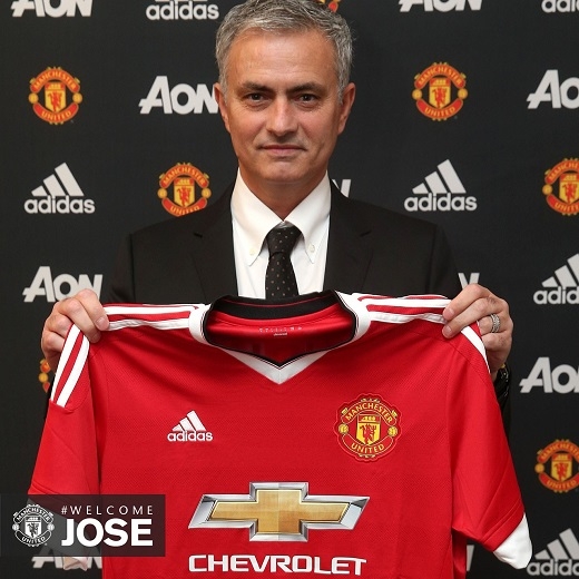 
HLV Mourinho đã chính thức kí hợp đồng với Manchester United.
