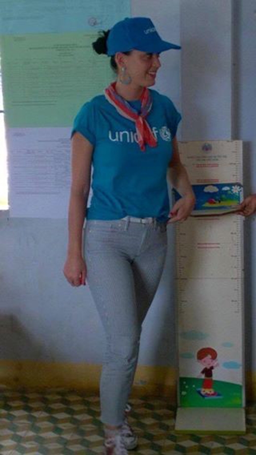 
Theo lịch trình hoạt động đoàn công tác của UNICEF, trong lần ghé thăm Việt Nam lần này của Katy Perry với vai trò đại sứ thiện chí đã tới xã Phước Thắng, huyện Bác Ái tỉnh Khánh Hòa.