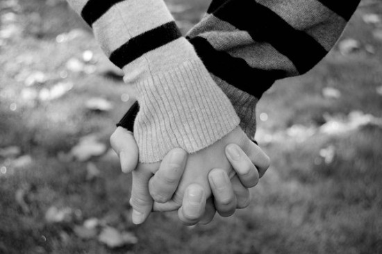 79 hình ảnh nắm tay nhau lãng mạn ngọt ngào trong tình yêu  Holding hands  Holding hands images Woman meme