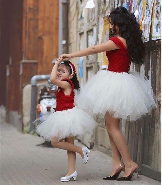 
"Chúng ta giống như những cô vũ công ballet vậy mẹ nhỉ?" (Ảnh: Internet) 