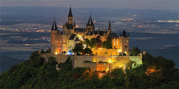 
Lâu đài Hohenzollern, nơi được Viên Hoằng lựa chọn làm địa điểm tổ chức đám cưới của mình