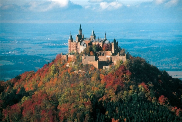 
Lâu đài Hohenzollern, nơi được Viên Hoằng lựa chọn làm địa điểm tổ chức đám cưới của mình