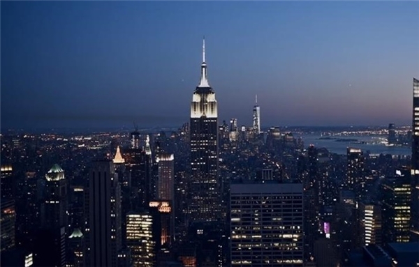 
Những tòa nhà cao chọc trời của New York đều được xuất hiện trong Anh chỉ là người thay thế.