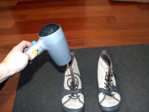 
Giày cotton, giày vải hay giày đế cói có thể dùng máy sấy sấy khô