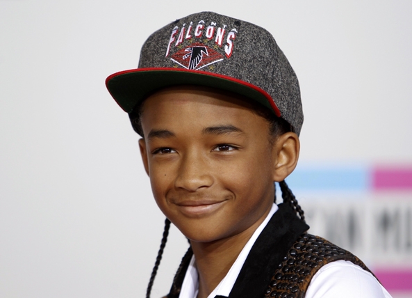 
Thủ vai Tiểu Dre không ai khác chính là Jaden Smith (sinh năm 1998), con trai cả của nam diễn viên lừng danh Will Smith.