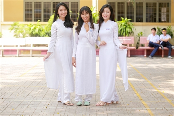 
Bộ ba dễ thương đến từ trường THPT Nguyễn Công Trứ.