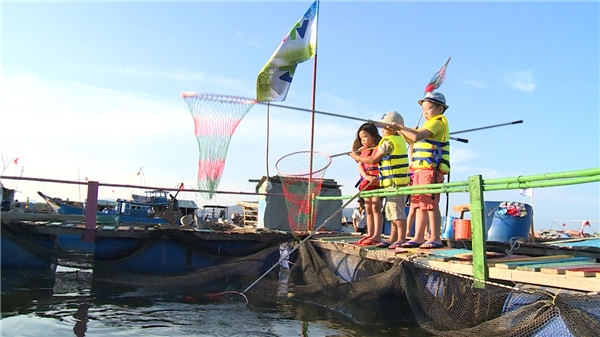 
Nhiệm vụ đặc biệt dành cho các bé trong tập này là vớt cá làm nguyên liệu cho bữa tối.