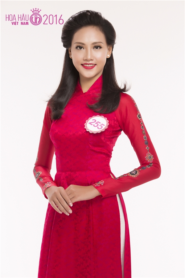 
Thùy Trang, cô gái sở hữu chiều cao ấn tượng 1m80. Thùy Trang sinh năm 1997 và hiện đang là sinh viên. Cô từng tham gia Hoa hậu Hoàn vũ Việt Nam 2015.