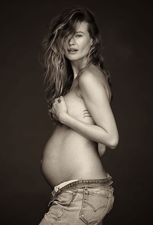 
Behati xinh đẹp và quyến rũ ở tháng mang thai thứ 6. (Ảnh: Instagram)