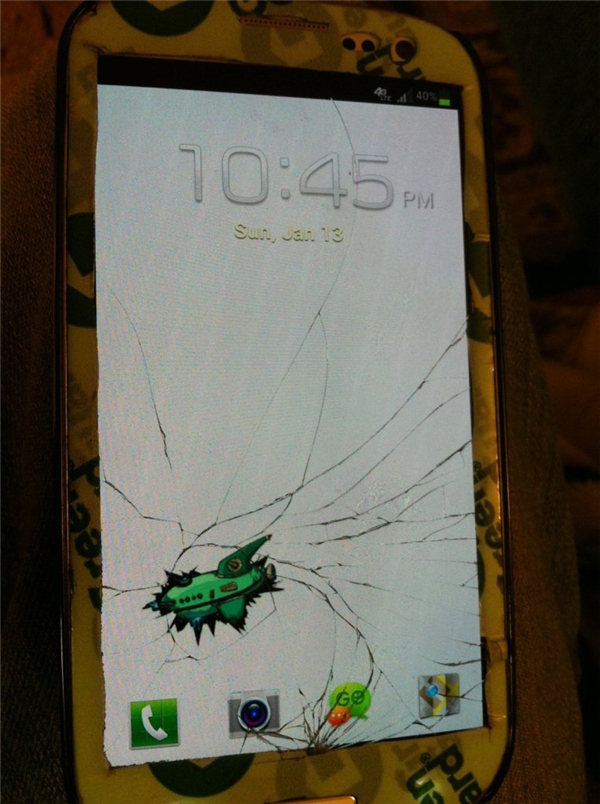 Khi màn hình điện thoại lỡ bị nứt thì phải làm sao?