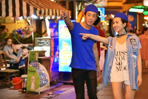 
Cả hai cùng diện trang phục trẻ trung, với gam màu xanh làm chủ đạo. Trang Moon và HuyMe là hai tên tuổi được yêu thích vì sự năng động và tài năng.