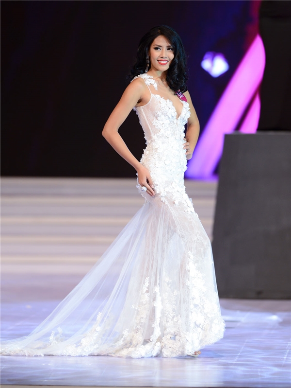 Sau Phạm Hương, chiếc vé Miss Universe 2016 sẽ thuộc về ai?