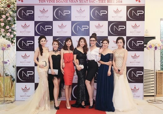 
Hoa khôi doanh nhân Phương Suri xuất hiện nổi bật tại sự kiện tôn vinh doanh nhân Nelly.P miền Bắc khiến nhiều người không khỏi trầm trồ.