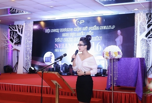 Á Khôi Phương Suri nổi bật trong Ngày hội Doanh nhân Nelly.P miền Bắc