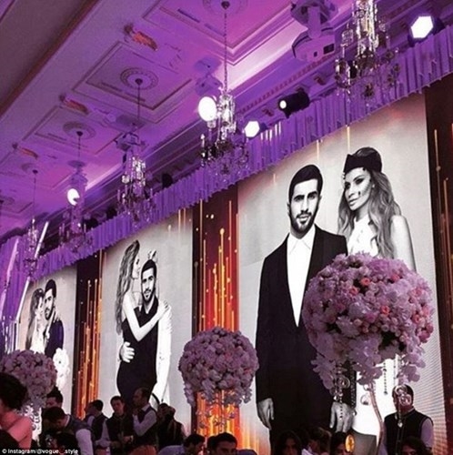 
Trong tháng 6 này, đám cưới xa hoa tiêu tốn khoảng 2 tỉ USD của Sargis Karapetyan - con trai một tỉ phú người Nga và cô dâu Salome Kintsurashvili cũng gây xôn xao dư luận.