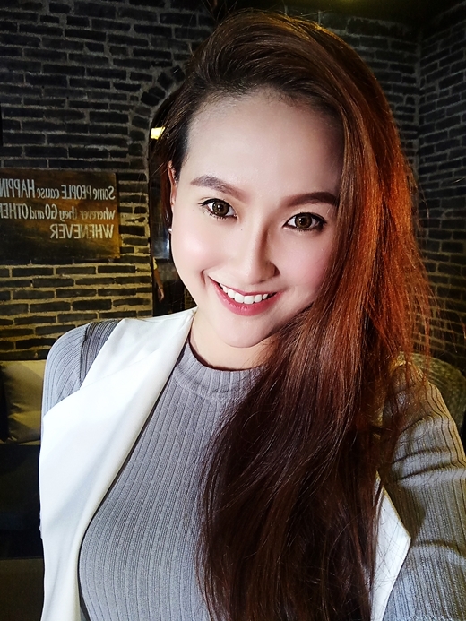 Tóc Tiên chia sẻ bí kíp để có bức ảnh selfie đẹp tự nhiên