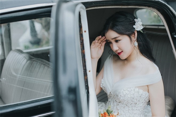 Miss teen Xuân Mai lộng lẫy lên xe hoa về nhà chồng