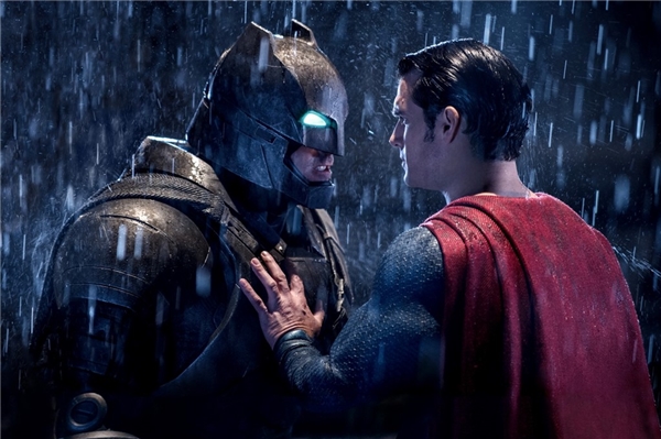 
Batman v Superman: Dawn of Justice có doanh thu gần 900 triệu USD, con số đáng mơ ước.
