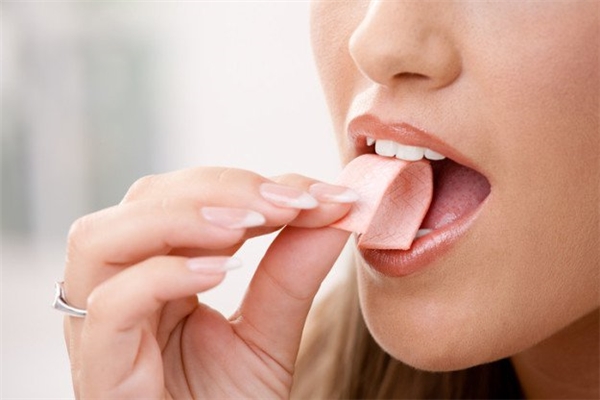 Điều gì sẽ xảy ra khi bạn nuốt kẹo cao su?