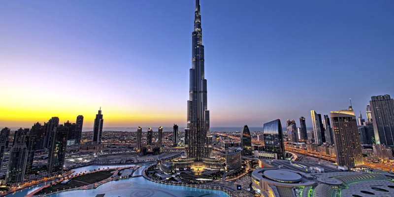 
Còn gì tuyệt vời hơn khi được thu gọn cả Dubai giàu đẹp vào trong tầm mắt khi đứng ở tầng 144 của tòa nhà Burj Khalifa? Đây nhất định là việc làm nên được đưa lên vị trí đầu tiên trong danh sách “Những điều cần làm khi đến Dubai” đấy! (Ảnh: Internet)