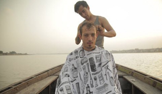 Chàng trai đi vòng quanh thế giới cắt tóc miễn phí cho mọi người