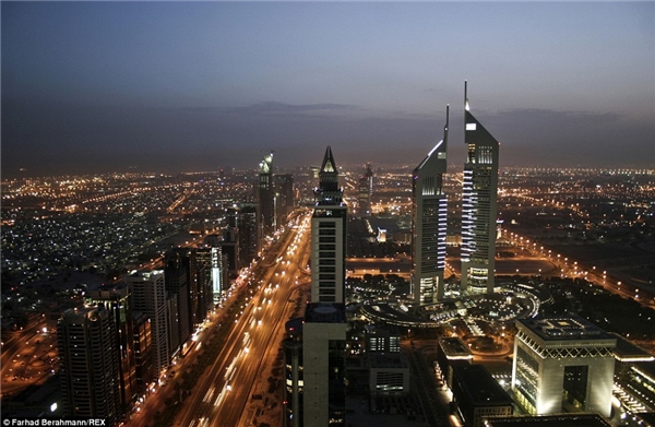
30 năm trước, toàn bộ Dubai dường như chỉ là một vùng sa mạc cằn cỗi nhưng ngày nay, nơi đây đã trở thành trung tâm thương mại và du lịch lớn của khu vực. (Ảnh: Farhad Berahman)