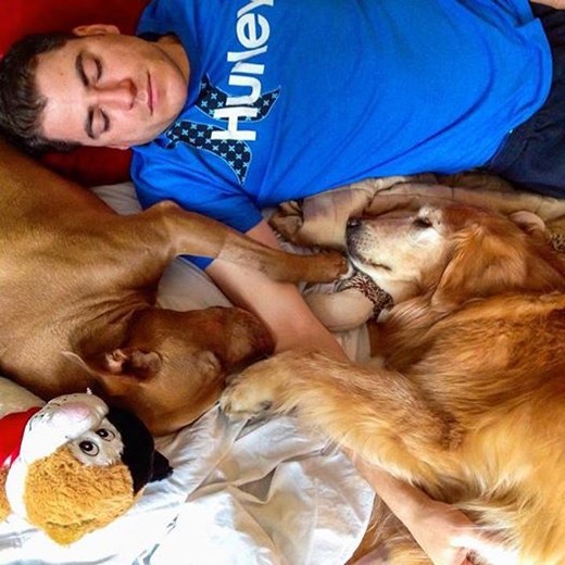 
David Lanteigne và những chú chó của mình. (Ảnh: Internet)