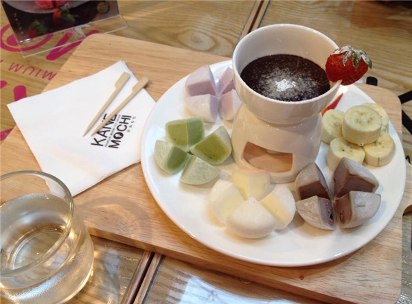 
Nếu bạn đã từng “đổ đứ đừ” vì món lẩu kem thì chuẩn bị “phát cuồng” vì lẩu kem Mochi này đi nhé! (Ảnh: Instagram)