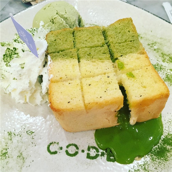 
Ngoài ra, bạn có thể chọn hương vị trà xanh cho bánh toast “dung nham” đặc biệt này. (Ảnh: Instagram)