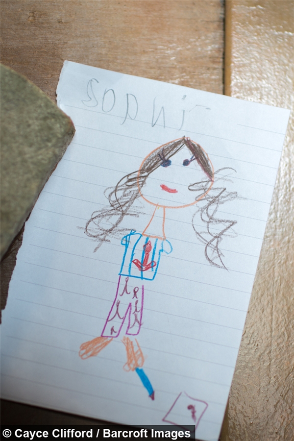 
Bức tranh Sophie vẽ bằng chân.