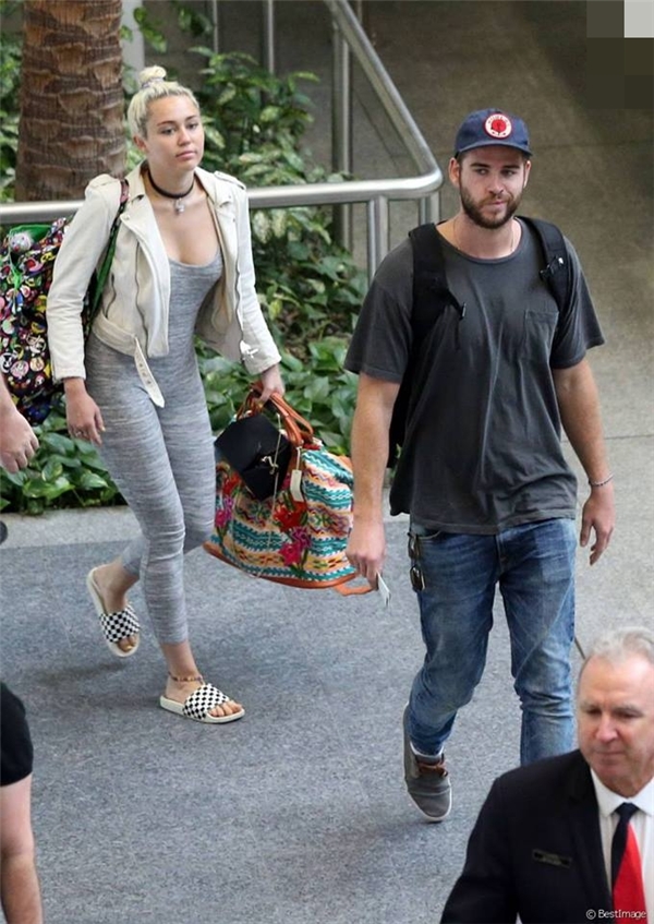 Rộ tin Miley Cyrus có thai với Liam Hemsworth trước khi kết hôn