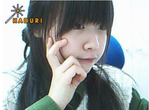 
Min Ah của Girl's Day rất đáng yêu với chiếc mũi cao cùng gương mặt bầu bĩnh.