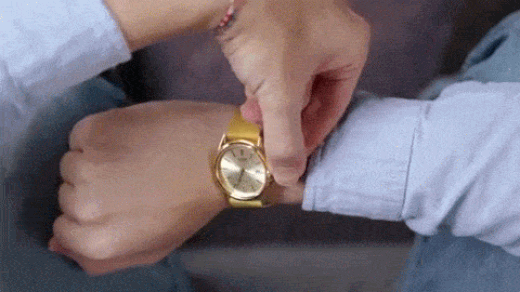 
Để chỉnh được đồng hồ đeo tay hơi bị khó à nha.