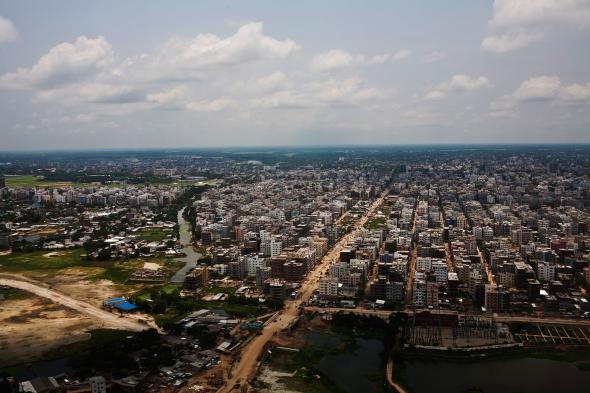 
Toàn cảnh thành phố Dhaka, Bangladesh, nơi có thể bị ảnh hưởng nghiêm trọng nhất từ trận động đất lịch sử sắp tới (Ảnh: Patrick Brown)