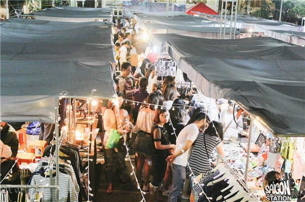 Giới trẻ hào hứng với phiên chợ đêm có 1-0-2 tại Sài Gòn