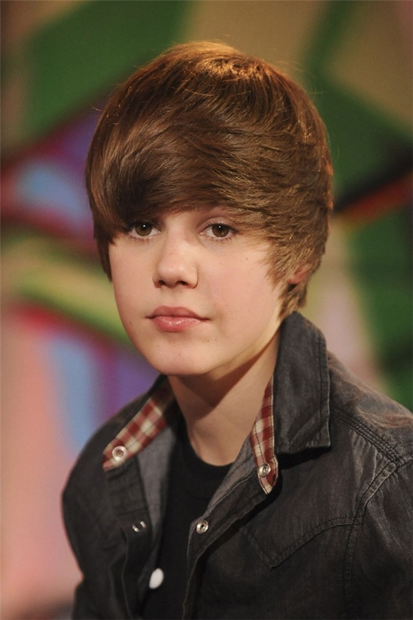 
8 - 12/2009, Justin Bieber chỉ mới 15 tuổi, vẫn đang mò mẫm bước trên những nấc thang danh vọng. (Ảnh Internet)