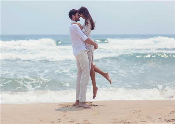 
Hà Anh và chồng sắp cưới lựa chọn thực hiện bộ ảnh tại bãi biển Đà Nẵng - nơi mà cặp đôi từng có nhiều kỉ niệm tình yêu. - Tin sao Viet - Tin tuc sao Viet - Scandal sao Viet - Tin tuc cua Sao - Tin cua Sao