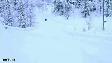 
Không phải nơi nào có tuyết cũng trượt được đâu nha.