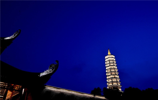 Du lịch Ninh Bình - Cận cảnh Bảo tháp cao nhất Đông Nam Á tại Việt Nam