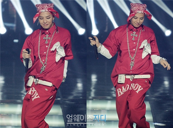 
Nổi tiếng là fashionista "siêu chất" nhưng G-Dragon cũng không ít lần khiến truyền thông và các fan bất ngờ với thời trang xuề xòa như thế này. 