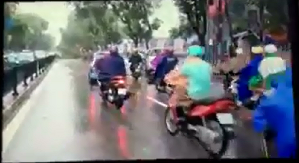 Cảm động câu chuyện cứu người giữa Hà Nội những ngày bão giông
