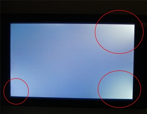 
Lỗi hở sáng thường xuất hiện ở khu vực xung quanh các cạnh màn hình hoặc các góc của màn hình. (Ảnh: internet)