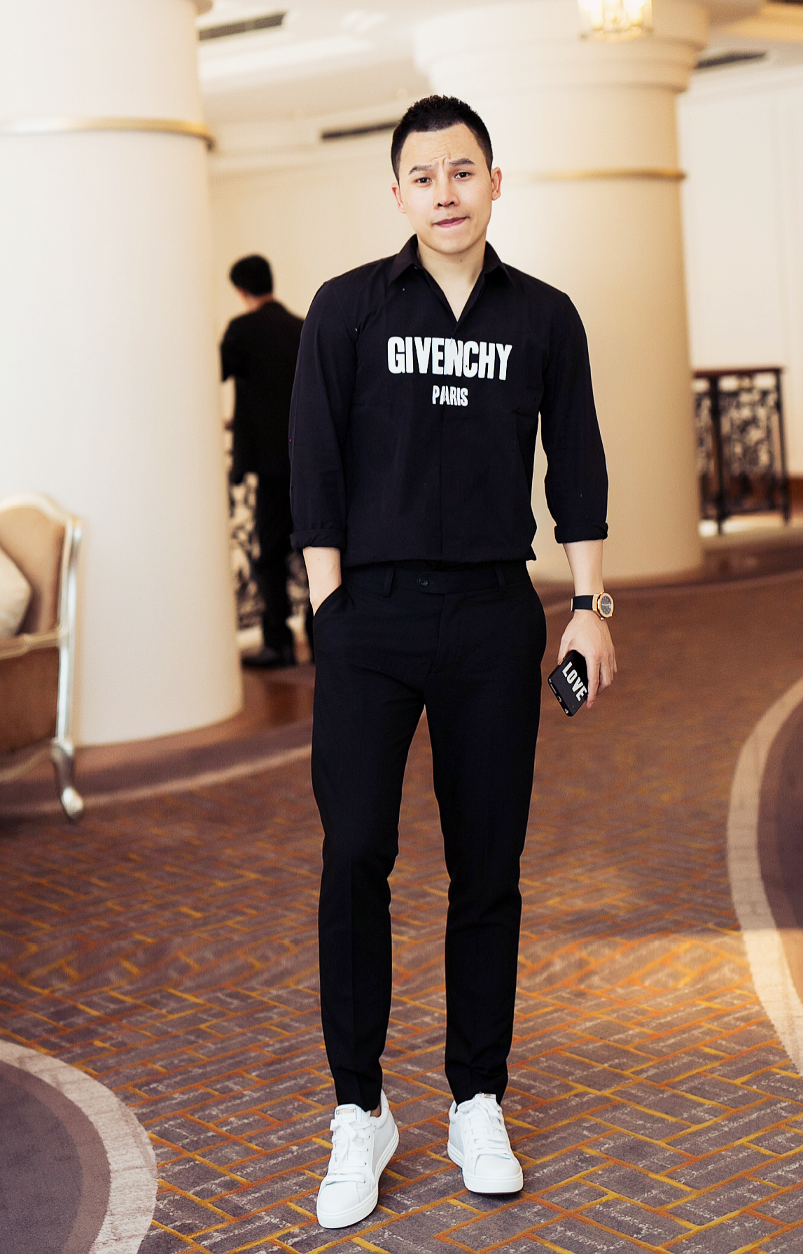 
Vũ Khắc Tiệp trong bộ đồ lịch lãm nhưng không kém phần trẻ trung của Givenchy và fashionisto Thuận Nguyễn