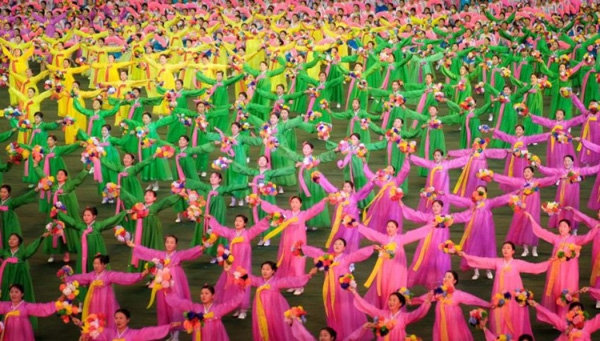 
Cảnh một vũ hội ở Triều Tiên.