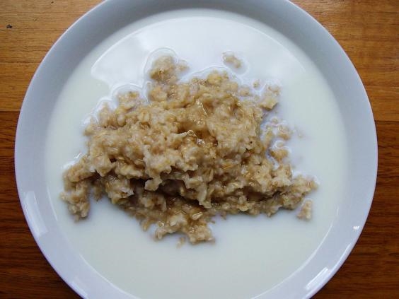 
Nam Phi - Ngược lại với bữa sáng nhiều đạm của người Anh, người Nam Phi thường ăn sáng đơn giản với ngũ cốc hoặc cháo nóng được làm bằng ngô (Tutu Pap) và kèm thêm sữa tươi.
