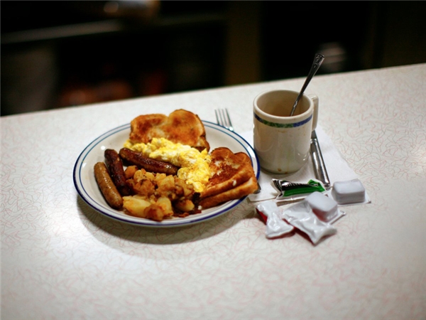 
Mỹ - Mỗi bang có một lối ăn sáng rất khác nhau nhưng trứng, khoai tây, thịt xông khói và xúc xích hoặc là bộ ba chung